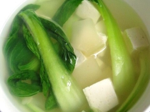 チンゲン菜と豆腐のザーサイスープ（油菜豆腐榨菜湯）